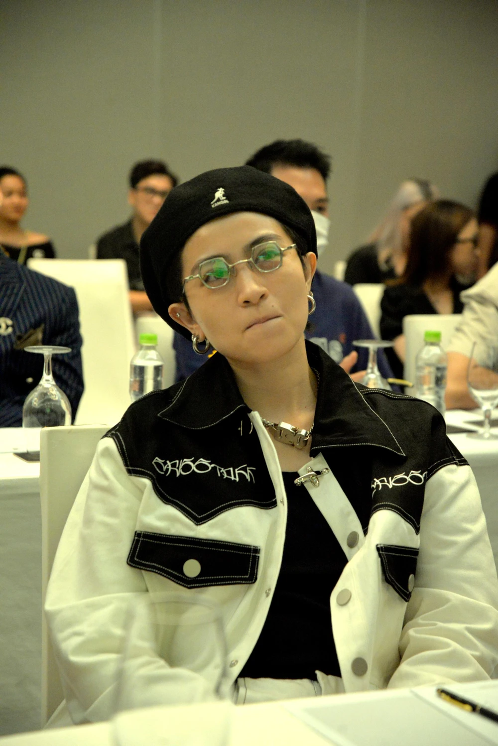 Gil Lê cá tính trong họp báo Gameshow “Đẳng cấp thực khách”. Ảnh: NGUYỄN TRÀ