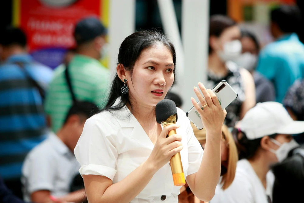 Nhà văn Trần Huyền Trang