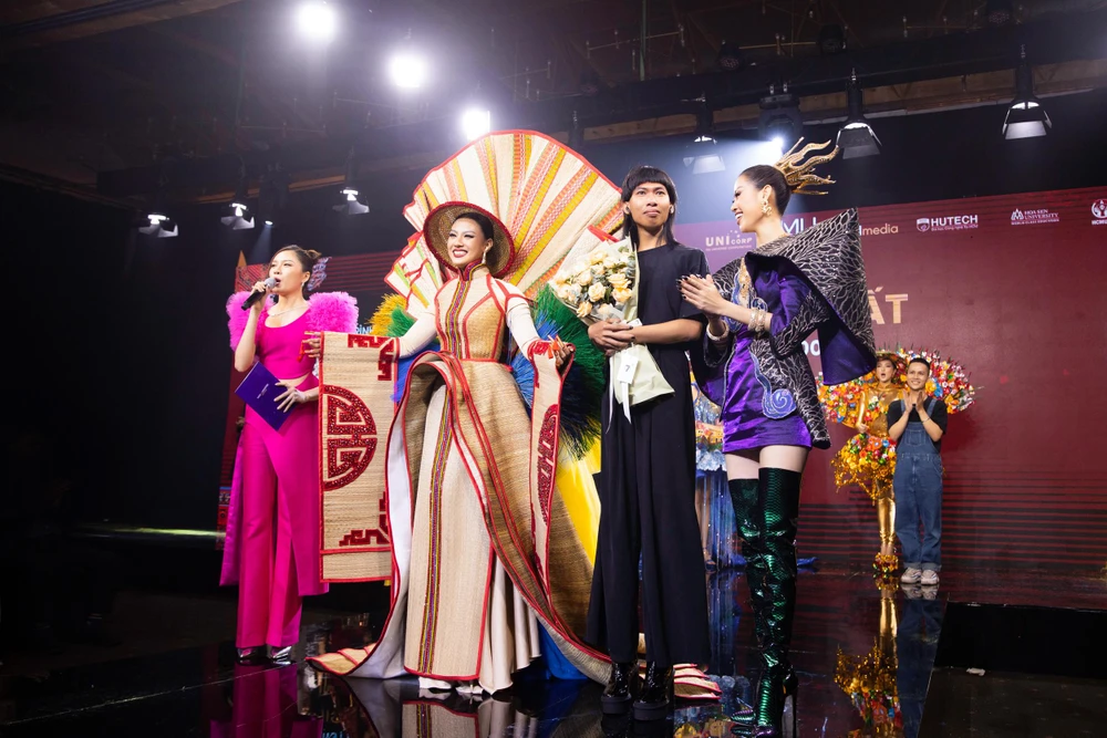 Chiếu Cà Mau - Nhà thiết kế Nguyễn Quốc Việt đến từ trường Đại học Tôn Đức Thắng