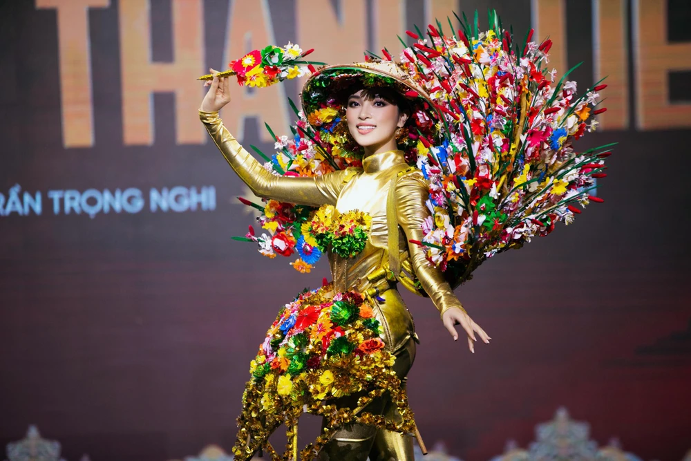 Trang phục Mộng thanh tiên - Nhà thiết kế Nguyễn Trần Trọng Nghi (Trường Đại học Tôn Đức Thắng)