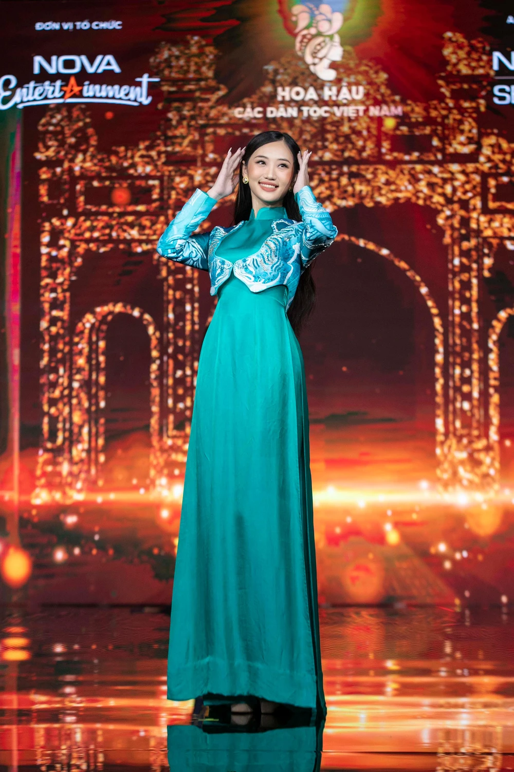 Hoa khôi Luật, thủ khoa Học viện Toà án gây ‘sốt’ Hoa hậu các Dân tộc Việt Nam ảnh 11