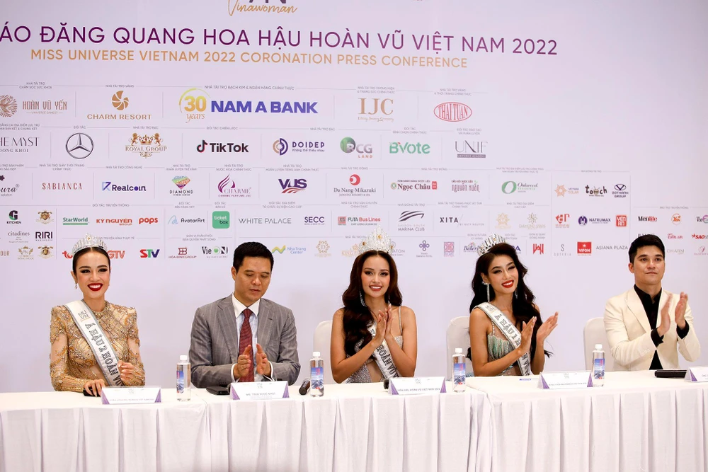 Huỳnh Phạm Thủy Tiên (ngoài cùng bên trái) cô gái từng nặng gần 90 kg đăng quang Á hậu 2 Hoa hậu Hoàn vũ Việt Nam 2022. Ảnh: NGUYỆT NHI Huỳnh Phạm Thủy Tiên (ngoài cùng bên trái) cô gái từng nặng gần 90 kg đăng quang Á hậu 2 Hoa hậu Hoàn vũ Việt Nam 2022. Ảnh: NGUYỆT NHI