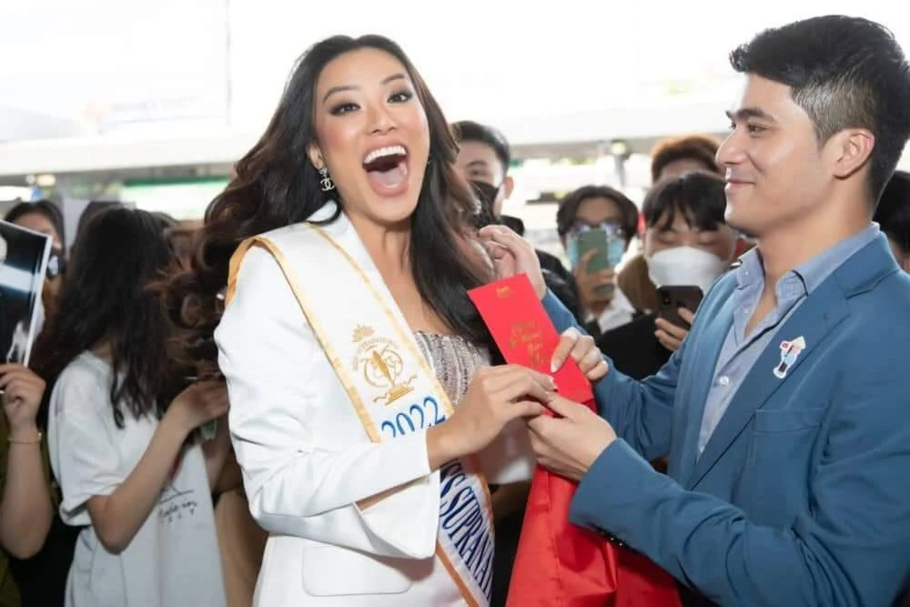 Biệt đội ra sân bay Tân Sơn Nhất tiễn Kim Duyên thi Hoa hậu Siêu quốc gia ảnh 4