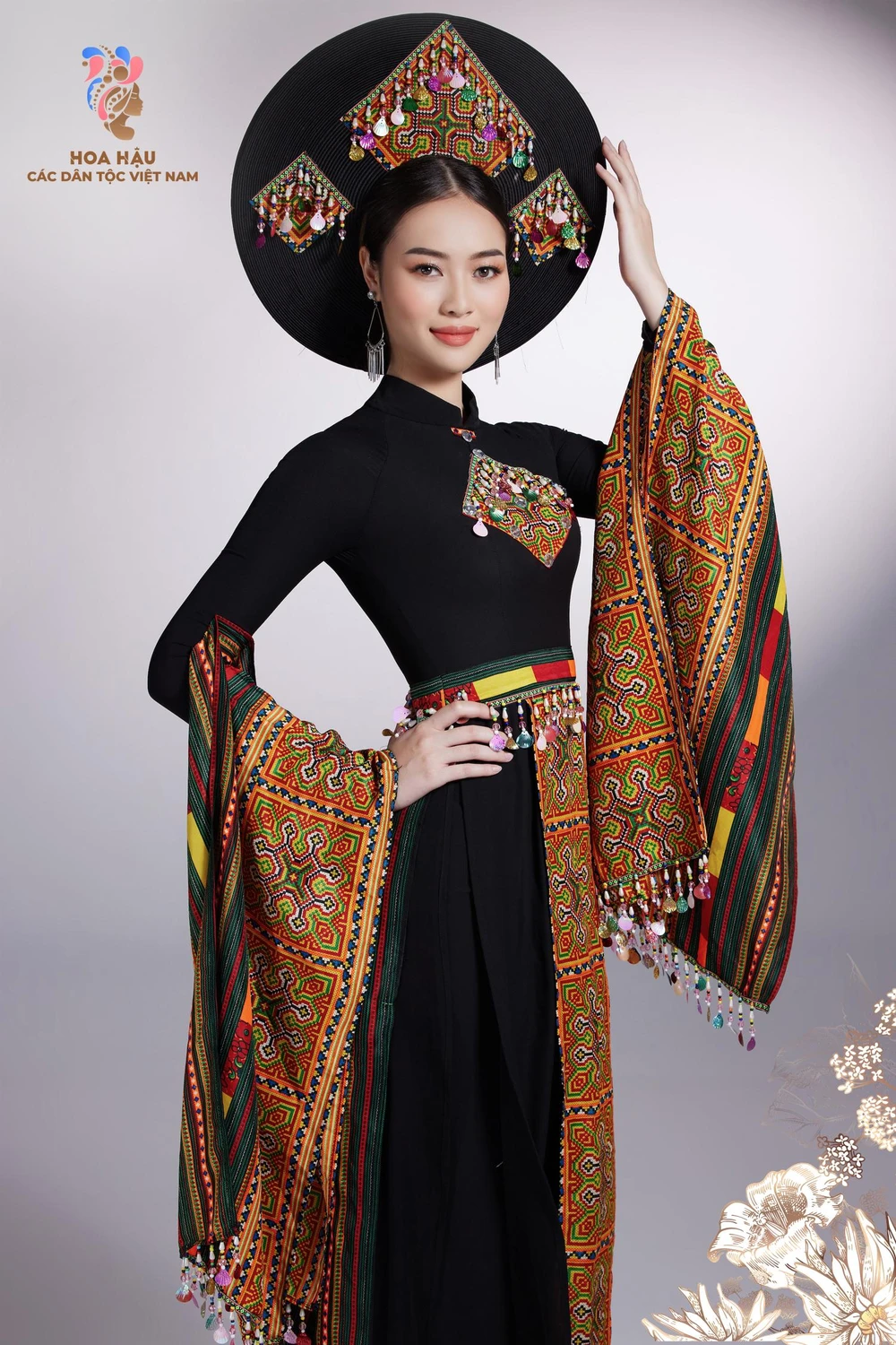 Đỗ Thị Ngọc Châm 12 năm liên tiếp đạt học sinh giỏi. Cô từng đạt giải Nhì học sinh thanh lịch THPT. Người đẹp có thể hát chầu văn và nhạc đỏ