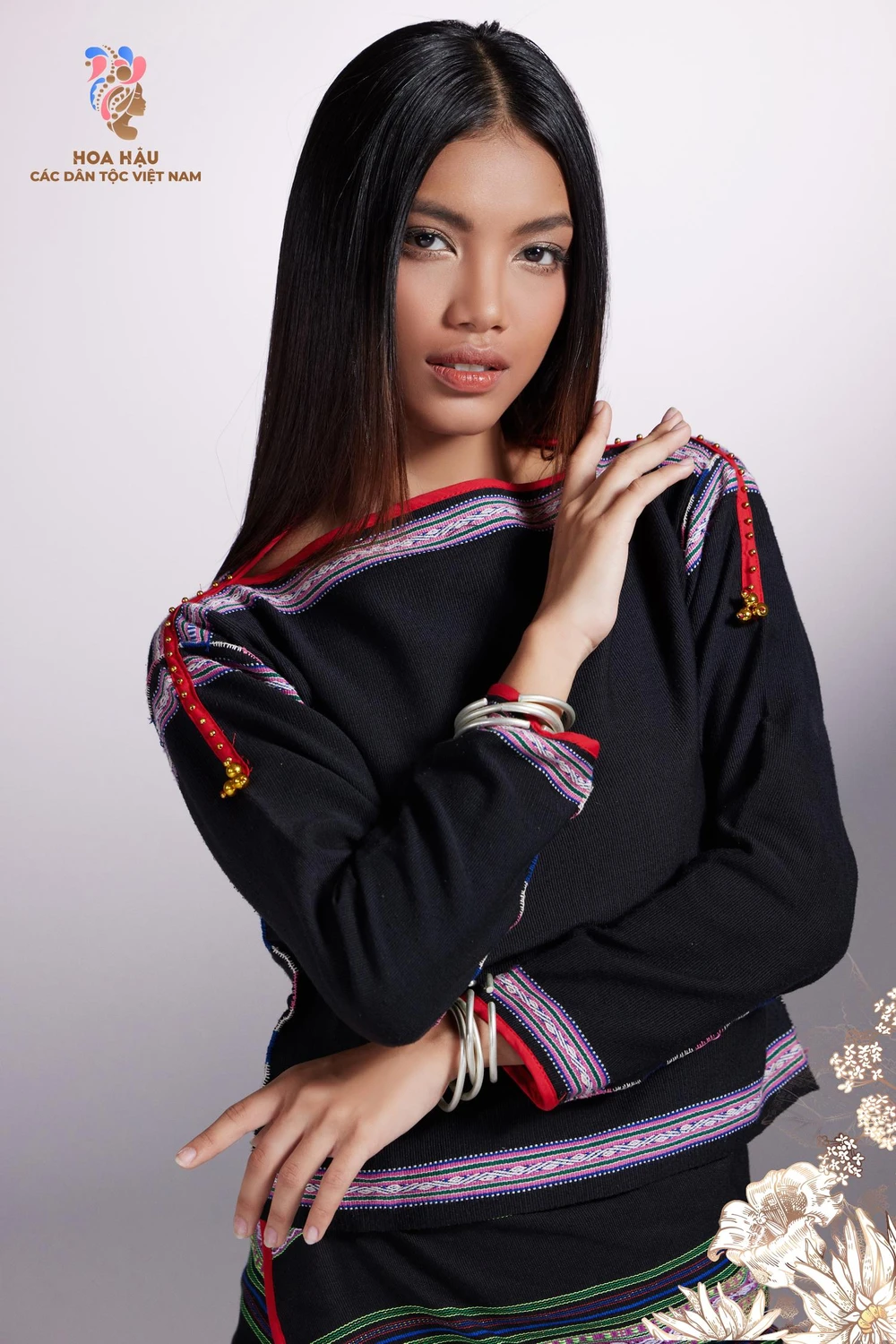 H’Vi Ktla trong trang phục dân tộc Ê-đê. Ít ai biết cô gái Đắk Lắk đến với Hoa hậu các Dân tộc Việt Nam chỉ với chiều cao hơn 1m6.