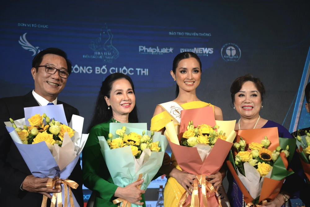 NSND Trọng Trinh, NSND Lan Hương, Hoa hậu Mutya Johanna Datul và Tiến sĩ nhân trắc học Vũ Thị Thu Hương là giám khảo Hoa hậu Biển đảo Việt Nam. Ảnh: NGUYỄN TRÀ NSND Trọng Trinh, NSND Lan Hương, Hoa hậu Mutya Johanna Datul và Tiến sĩ nhân trắc học Vũ Thị Thu Hương là giám khảo Hoa hậu Biển đảo Việt Nam. Ảnh: NGUYỄN TRÀ