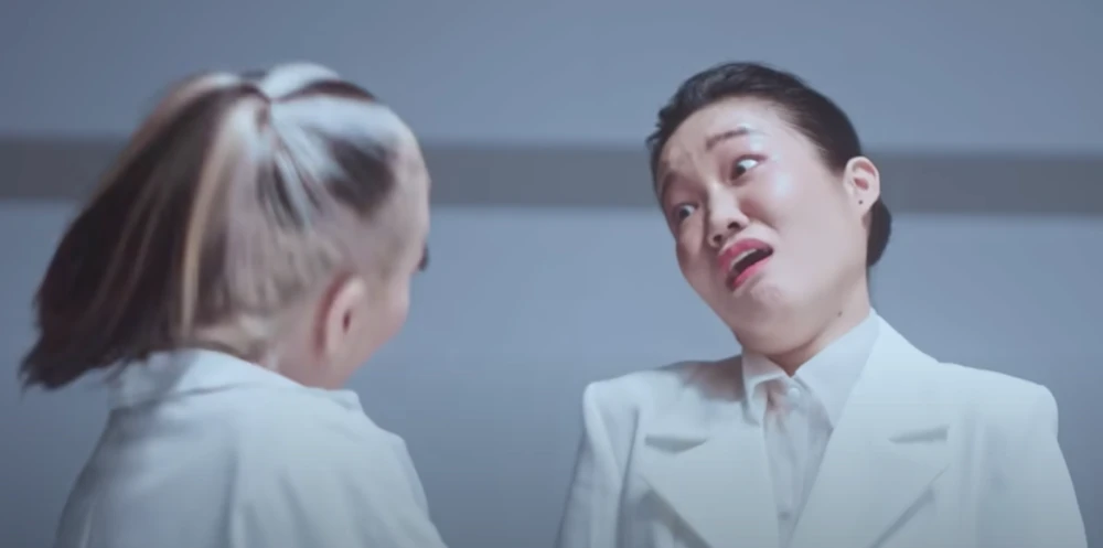 Lê Thụy cô gái bán quần xà lỏn hài hước trong MV