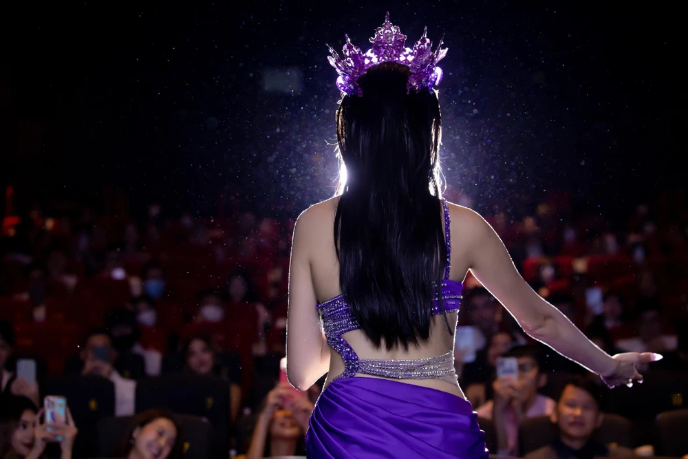 Thúy Vân khóc trong ngày ra mắt MV ‘Trái tim yêu thương’ ảnh 8