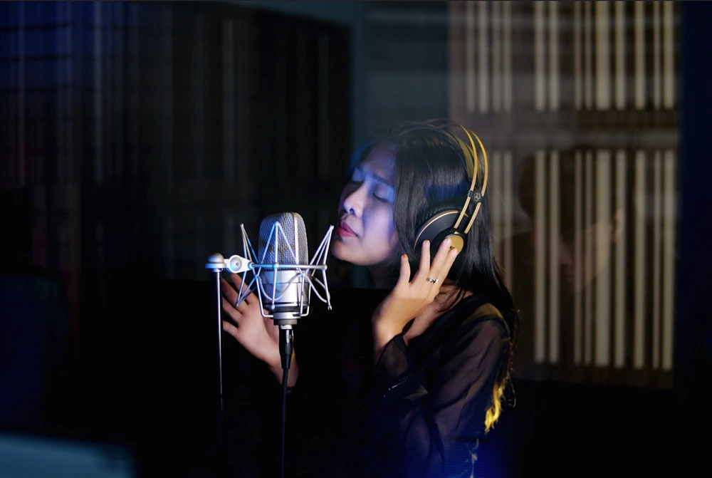 Sau 4 năm ở ẩn, Linh Cáo trở lại kể lại câu chuyện yêu xa không thành trong ca khúc "Anh ơi có biết"