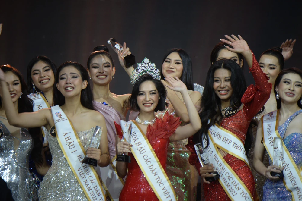 Nông Thúy Hằng cô gái Tày đăng quang Hoa hậu các Dân tộc Việt Nam ảnh 4 Nông Thúy Hằng cô gái Tày đăng quang Hoa hậu các Dân tộc Việt Nam ảnh 4