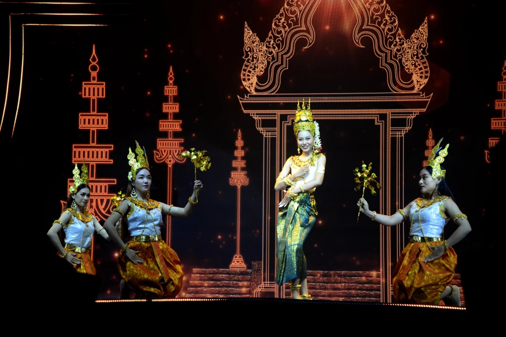 Nông Thúy Hằng không đại diện Việt Nam thi Hoa hậu Trái đất ảnh 3