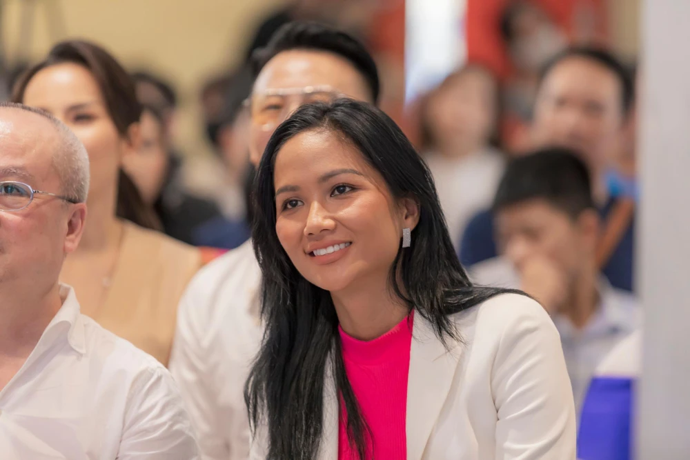 Hoa hậu H’Hen Niê: 'Tôi có thể không đẹp nhưng sẵn sàng làm gì đó để toả hương’ ảnh 1 Hoa hậu H’Hen Niê: 'Tôi có thể không đẹp nhưng sẵn sàng làm gì đó để toả hương’ ảnh 1