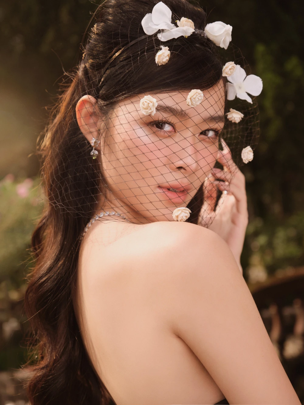 Cận cảnh khuôn mặt xinh đẹp của Diệp Bảo Ngọc tuổi 29