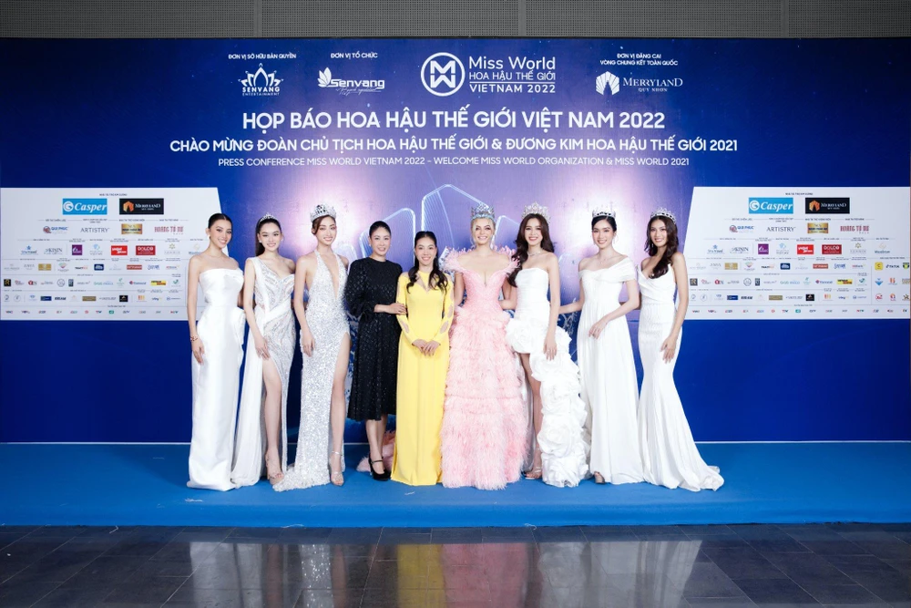Họp báo vừa diễn ra chiều nay, 11-8 tại Quy Nhơn quy tụ hàng loạt mỹ nhân hàng đầu showbiz Việt. Ảnh: Team Viết Quý