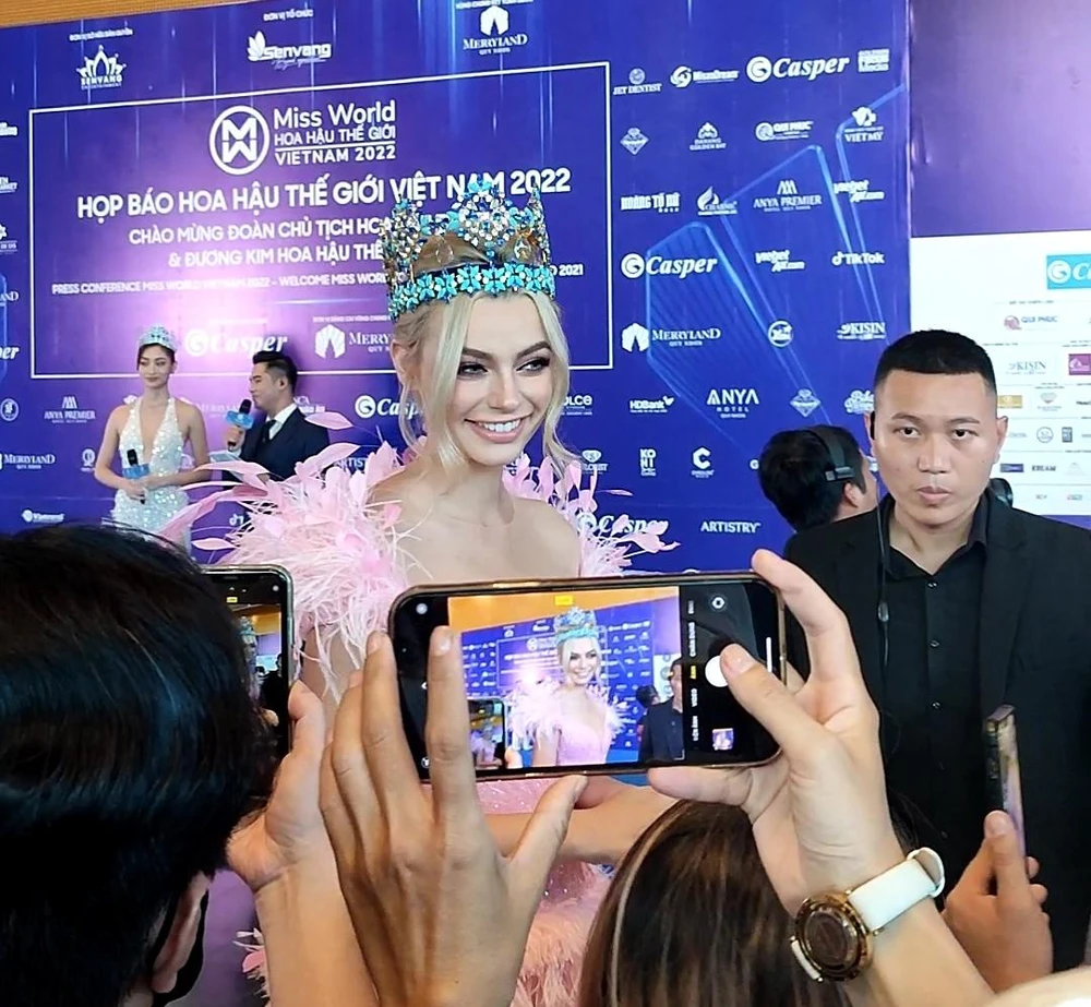 Tiết lộ tiêu chí tân Hoa hậu Thế giới Việt Nam, fan lo lắng cho Nam Em ảnh 1