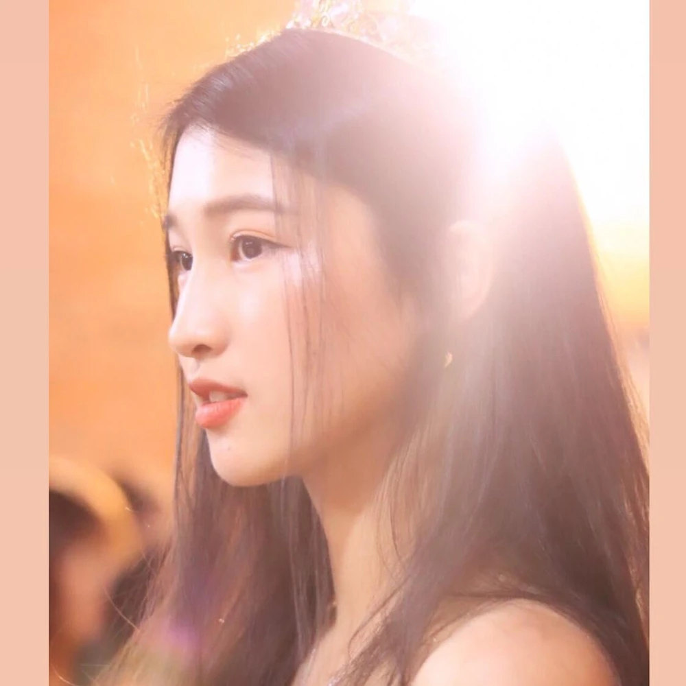 Phương Nhi đang theo học ngành Luật Thương mại tại trường Đại học Luật Hà Nội. Phương Nhi đang theo học ngành Luật Thương mại tại trường Đại học Luật Hà Nội.