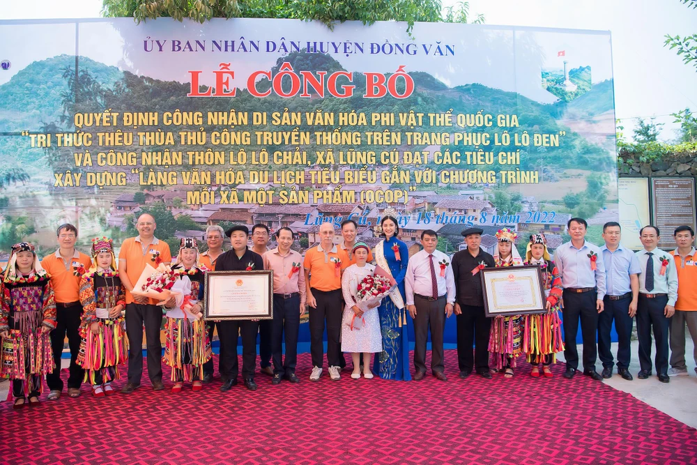 Hoa hậu Nông Thúy Hằng tại sự kiện ý nghĩa của xã Lũng Cú