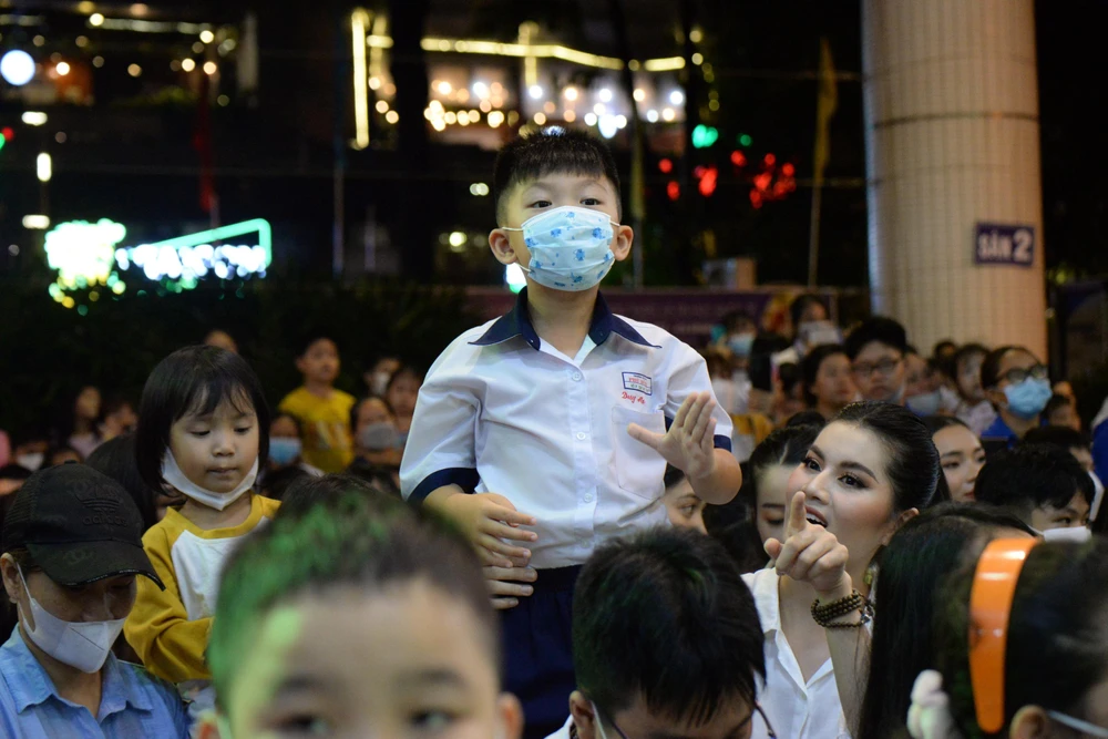 Em bé hào hứng khi tham gia chương trình.