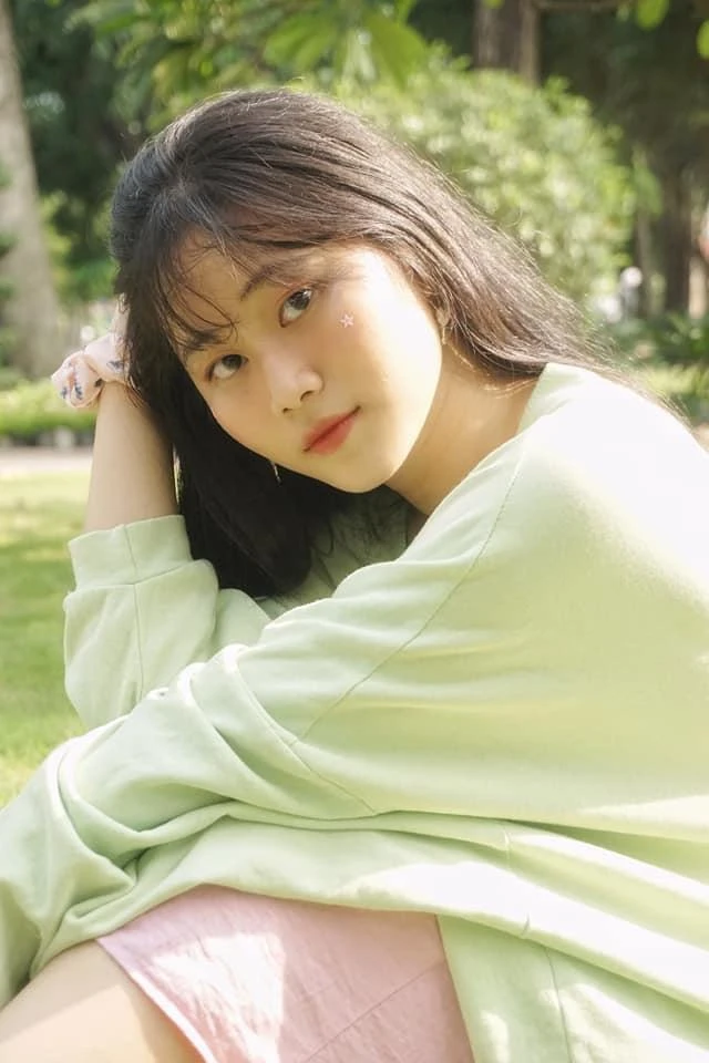 Trần Hoàng Tố Dung- nữ sinh 12 năm là học sinh giỏi vào Top 25 Hoa khôi sông Vàm. Ảnh: FBNV