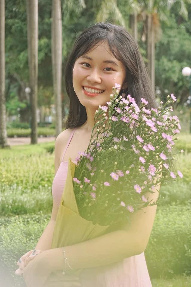 Trần Hoàng Tố Dung là cựu học sinh trường THPT Mạc Đĩnh Chi