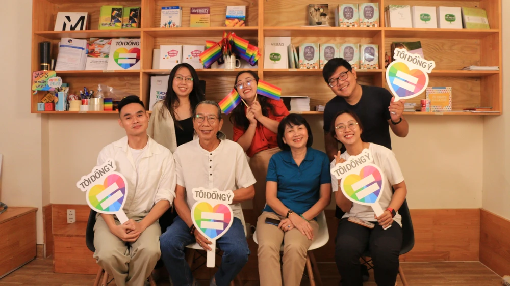 Buổi trò chuyện ấm áp với sự tham gia của nhiều khách mời. Ảnh: BTC