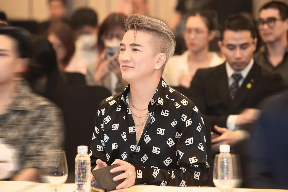 Jimmii Nguyễn và đêm nhạc 'Triệu lời tri ân' kỷ niệm 30 năm ca hát ảnh 2 Jimmii Nguyễn và đêm nhạc 'Triệu lời tri ân' kỷ niệm 30 năm ca hát ảnh 2