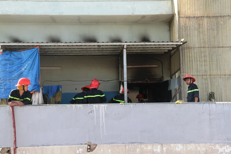 Cháy xưởng làm đồ mỹ nghệ ảnh 2