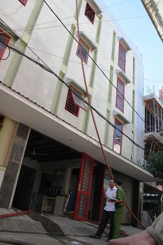 Cháy xưởng làm đồ mỹ nghệ ảnh 3