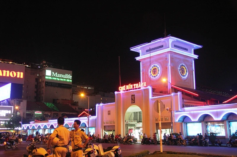 Vui đón Giáng sinh, phố Sài Gòn kẹt cứng ảnh 10