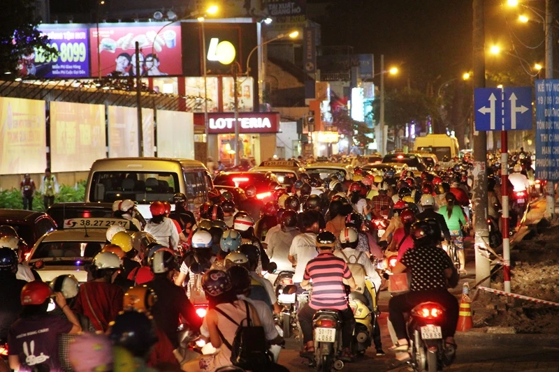 Vui đón Giáng sinh, phố Sài Gòn kẹt cứng ảnh 7