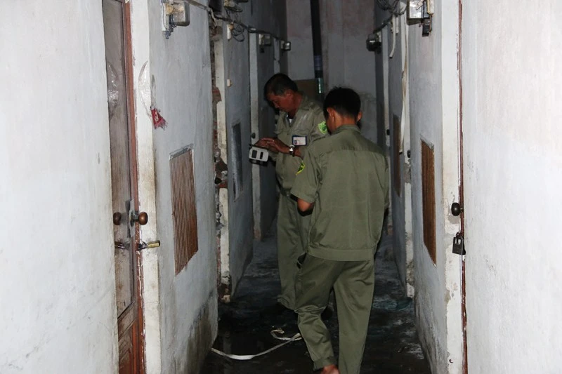 Ngắt cầu dao điện khi ga rò rỉ, hai người bỏng nặng ảnh 1