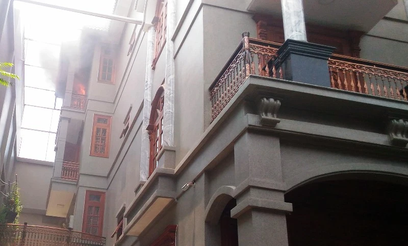 Biệt thự 4 tầng phát hỏa trong hẻm nhỏ ảnh 1