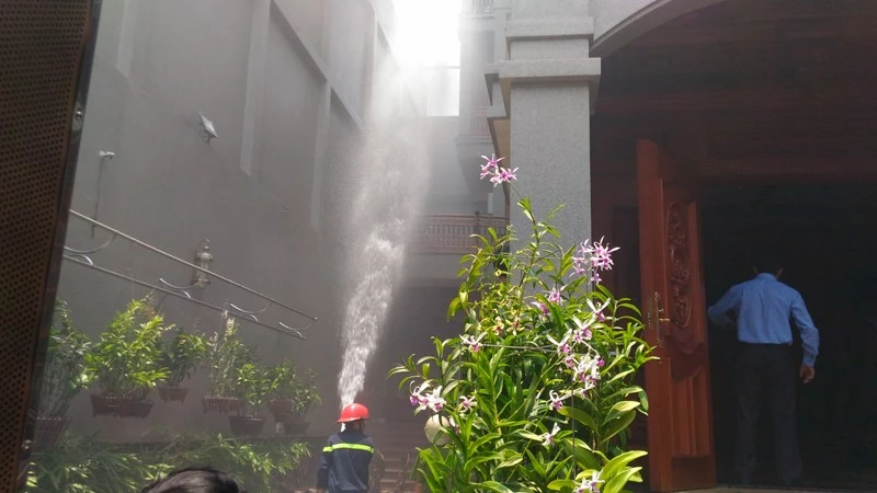 Biệt thự 4 tầng phát hỏa trong hẻm nhỏ ảnh 3