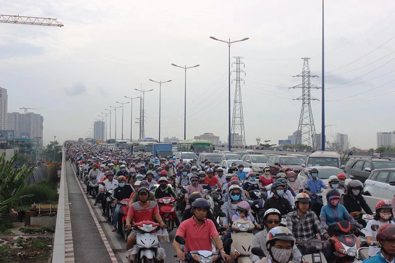 Nữ công nhân bị xe bồn kéo lê hàng chục mét khi đi làm ảnh 2