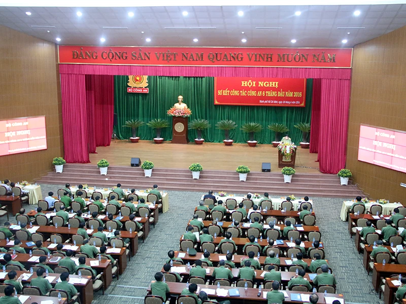 Sáng ngày 28-6, Bộ Công an tổ chức Hội nghị sơ kết công tác công an 6 tháng đầu năm 2016 tại TP.HCM