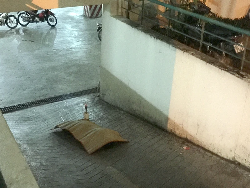 Phụ nữ người Philippines rơi từ lầu 8 chung cư ảnh 1 Người phụ nữ người Philippines rơi từ lầu 8 chung cư, tử vong ngay tại chỗ