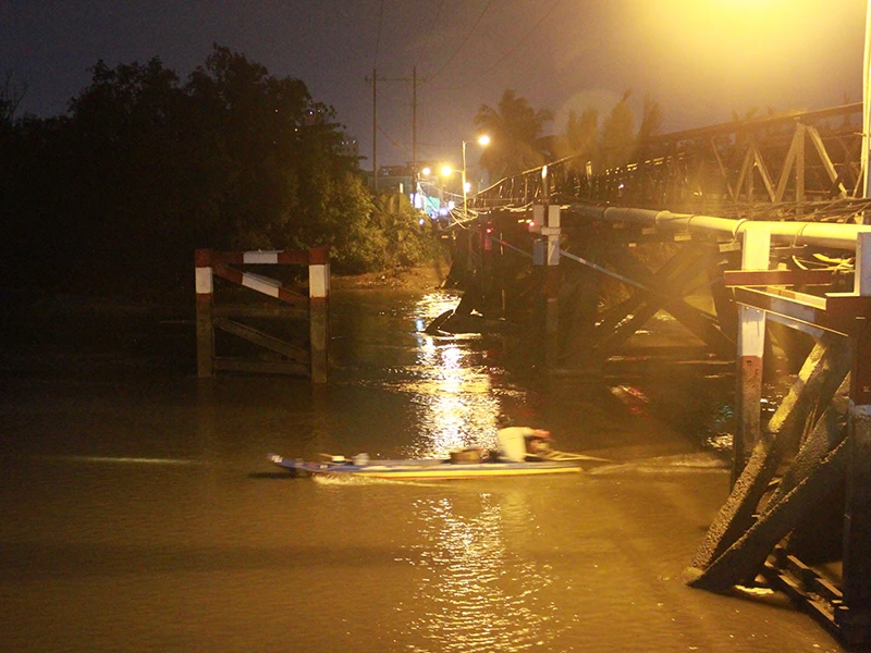 Cầu Rạch Đỉa đã tồn tại khá lâu và đang có dấu hiệu xuống cấp 