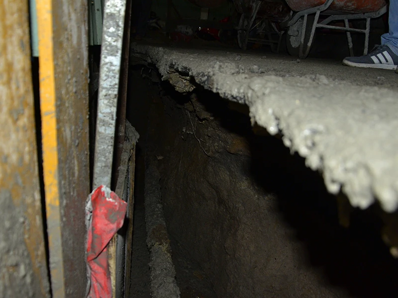 Công trình xây dựng ở trên đường Cống Quỳnh (quận 1) bị sụt lún khiến người dân lo lắng di tản