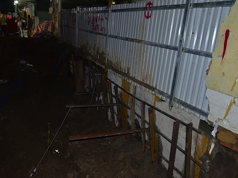 Nguyên nhân ban đầu được xác định là do đơn vị thi công không áp dụng đầy đủ biện pháp chống sạt lở