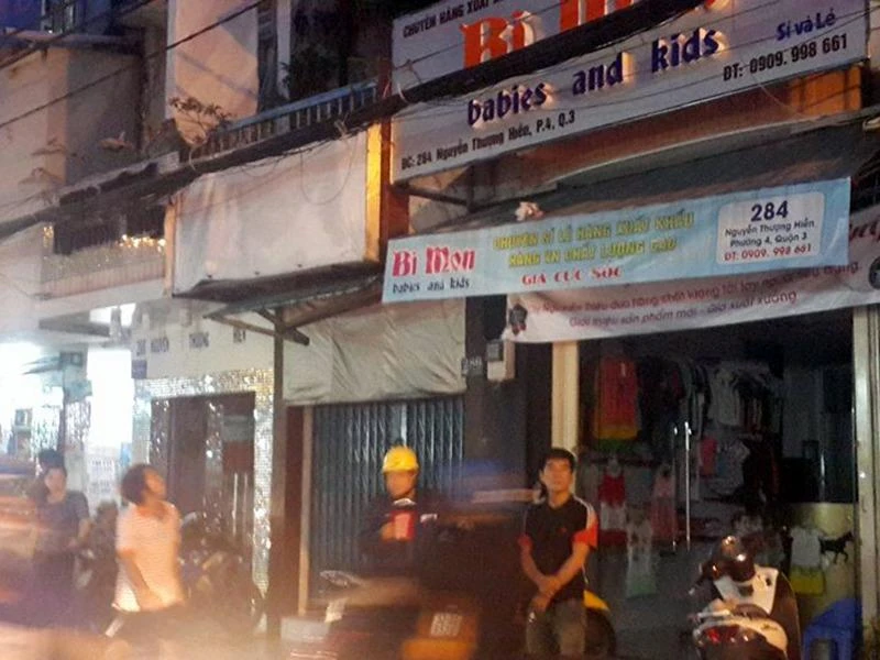 Bố bồng con trai chạy thoát khỏi đám cháy ở trung tâm TP ảnh 3 Sau khoảng 10 phút, đám cháy đã được khống chế hoàn toàn