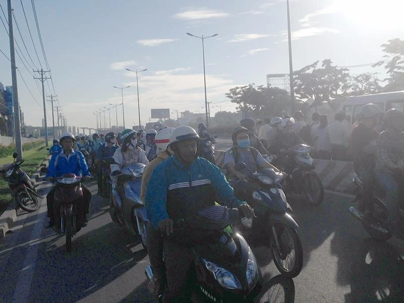 Vụ việc khiến giao thông khu vực ùn ứ vào lúc sáng sớm