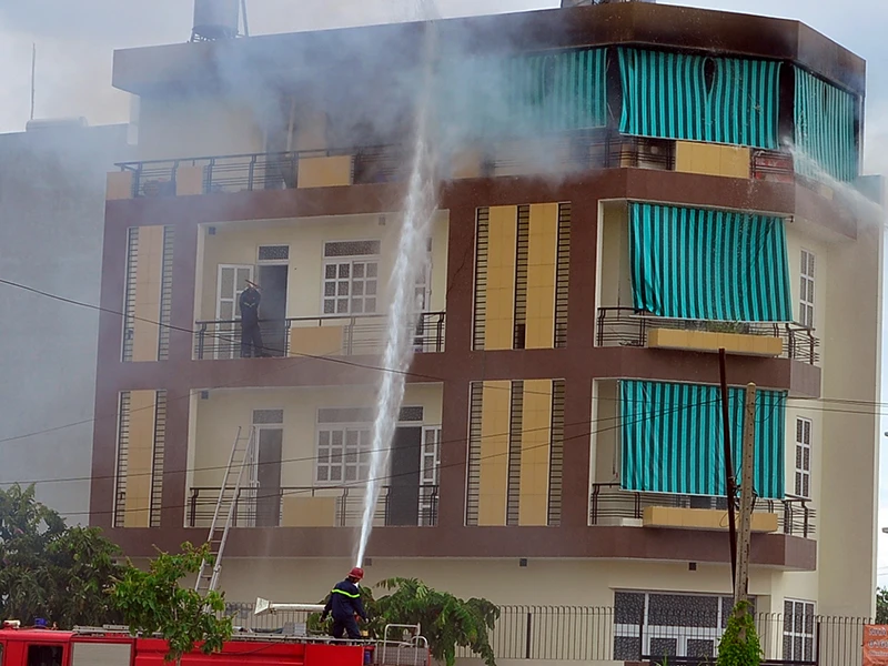 Căn nhà vắng chủ tại huyện Bình Chánh phát hỏa trưa ngày 28-7