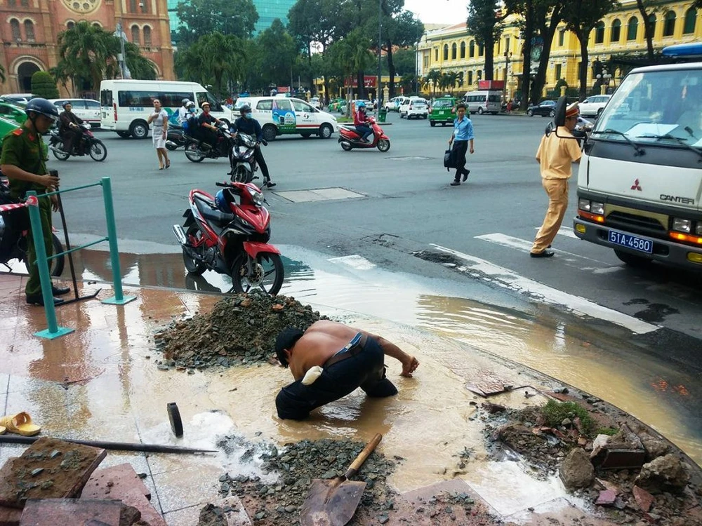 Lực lượng chức năng nhanh chóng có mặt khắc phục sự cố.