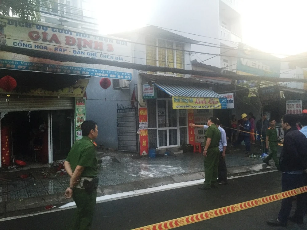 Vụ cháy xảy ra vào sáng sớm khiến 2 vợ chồng và con nhỏ tử vong trong nhà. 