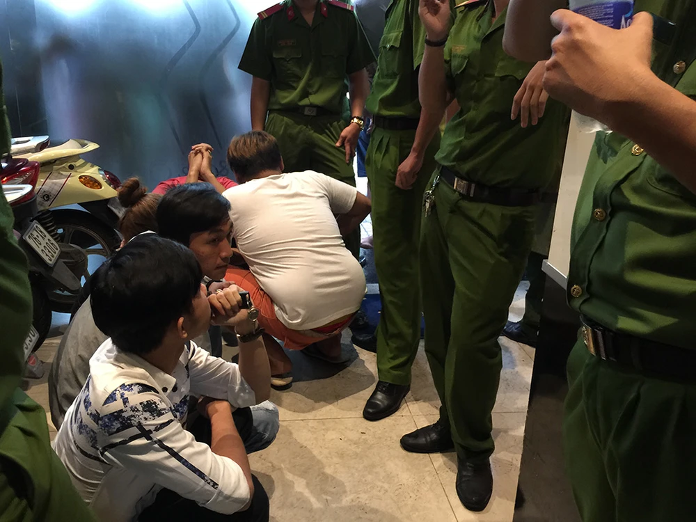 Gần trăm thanh niên trong động lắc ở TP.HCM ảnh 2