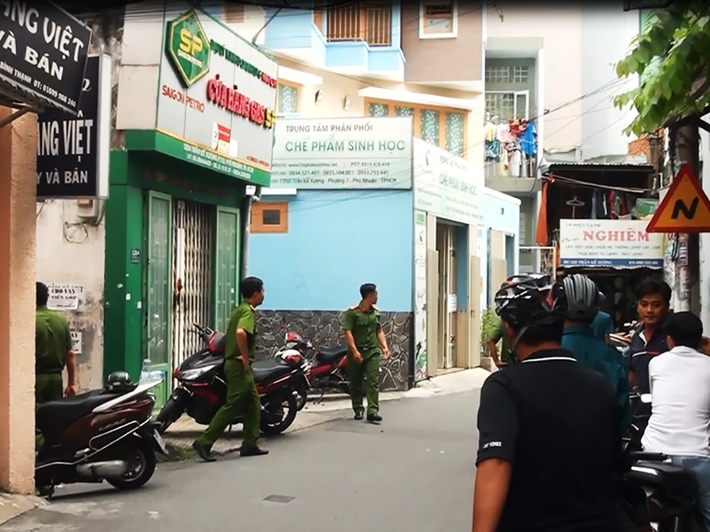 4 người bỏng nặng trong đám cháy ở TP.HCM ảnh 1