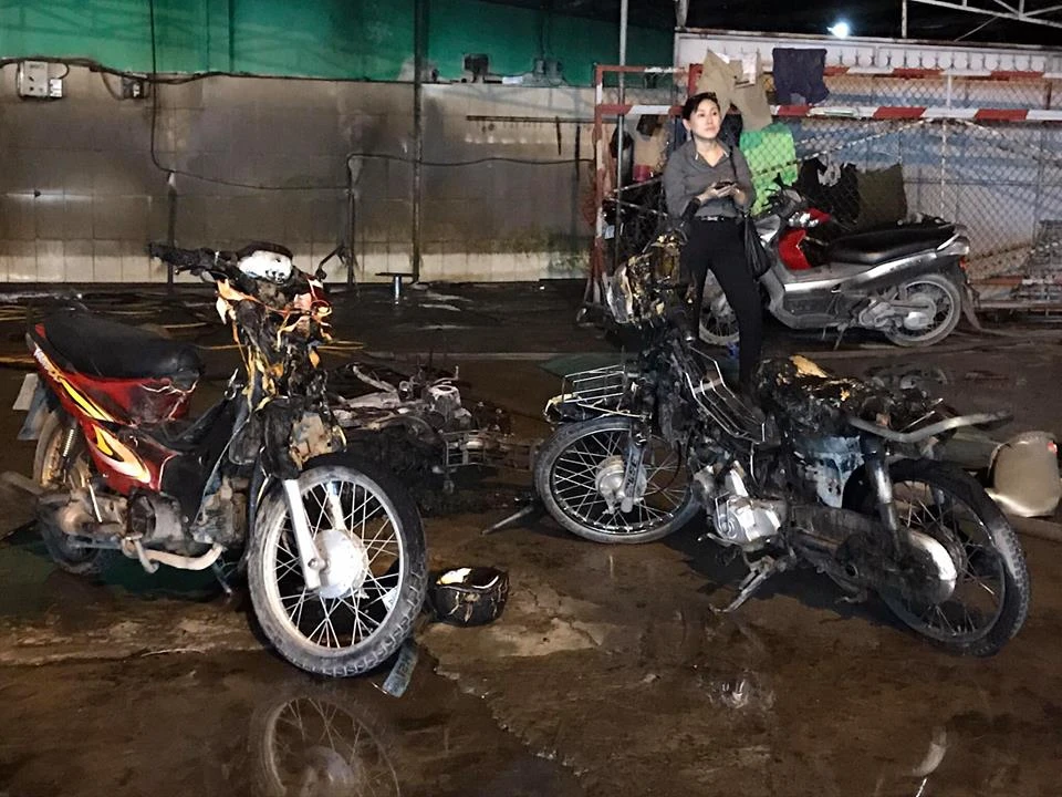 Cháy dữ dội cây xăng, hơn 30 xe máy bị thiêu rụi ảnh 12