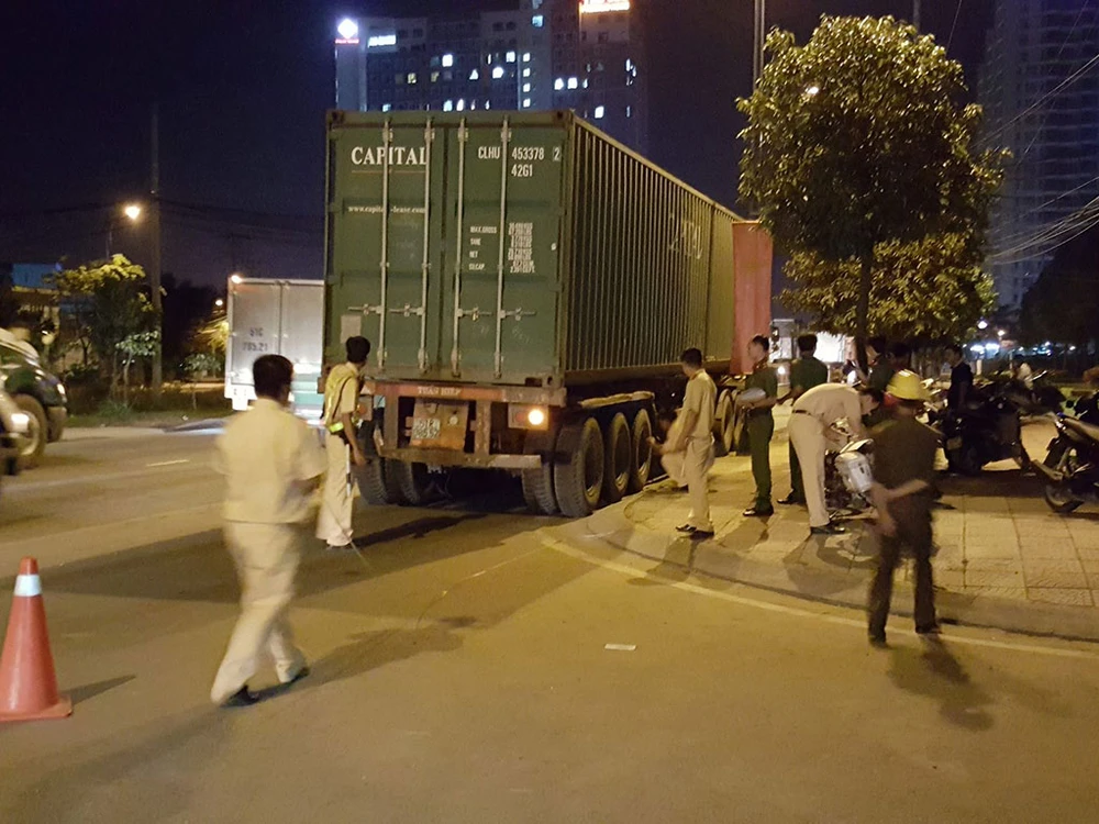 Container cán chết người bỏ chạy ảnh 2