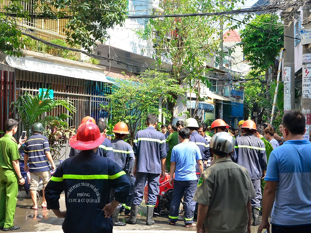 Cháy nhà trọ công nhân, nhiều tài sản bị thiêu rụi ảnh 2