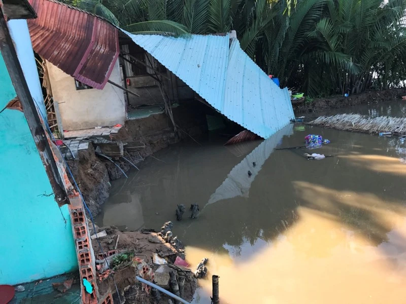 Nửa đêm bàng hoàng 5 căn nhà đổ xuống sông - ảnh 4